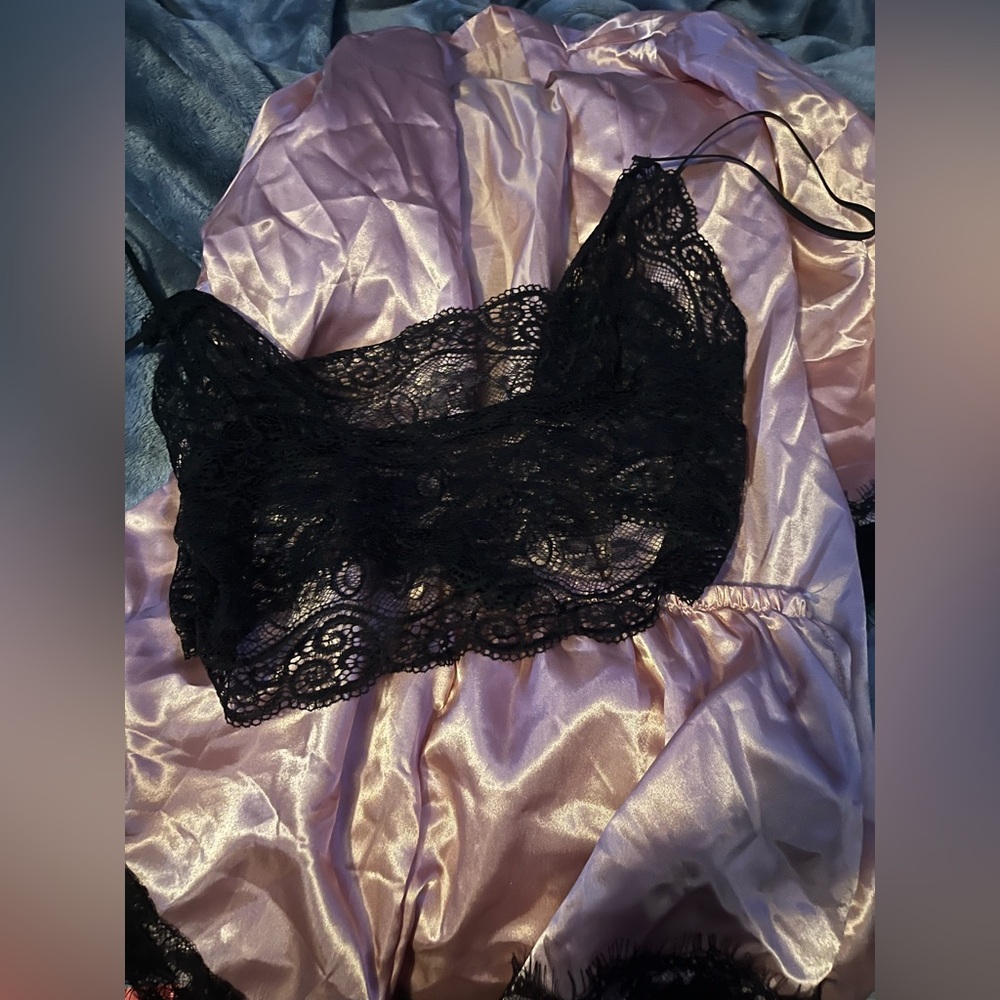 Elegant Black Lace Bralette, Shorts, and Robe Set 3
Large; Fits like a Medium